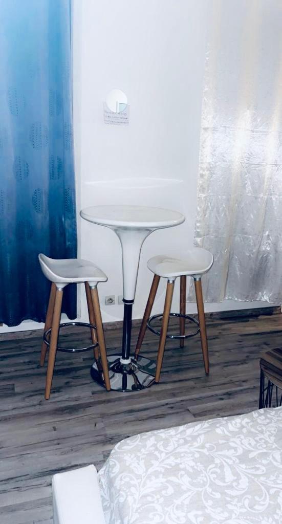 Superbe studio à la sortie de la gare wifi et parking privé - Housity