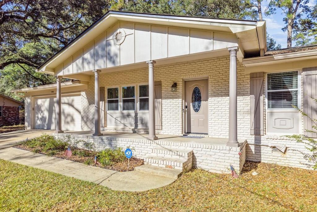 The Best Updated Classy Convenient Home For You - Housity
