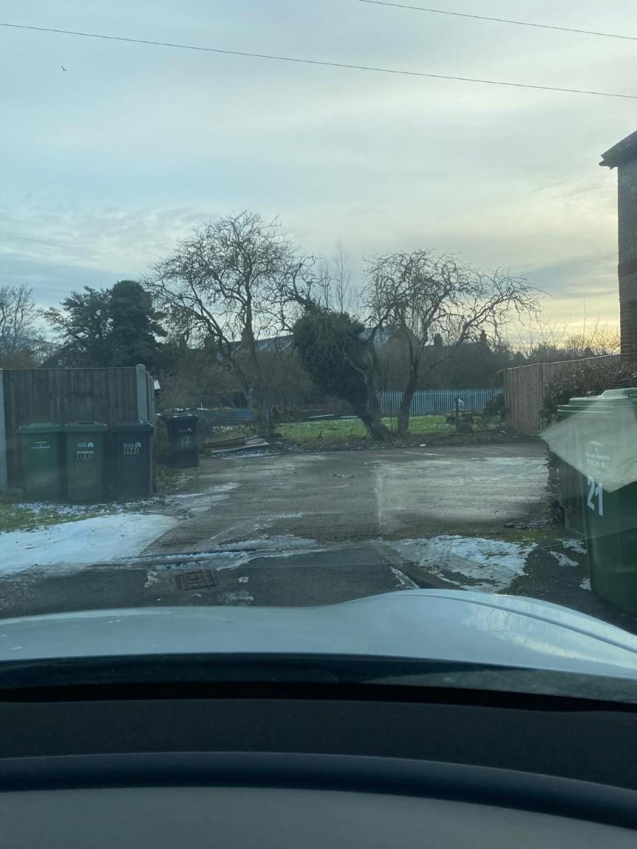 Harewood Lodge - Single and Double Rooms Self Serve Apartment - Housity