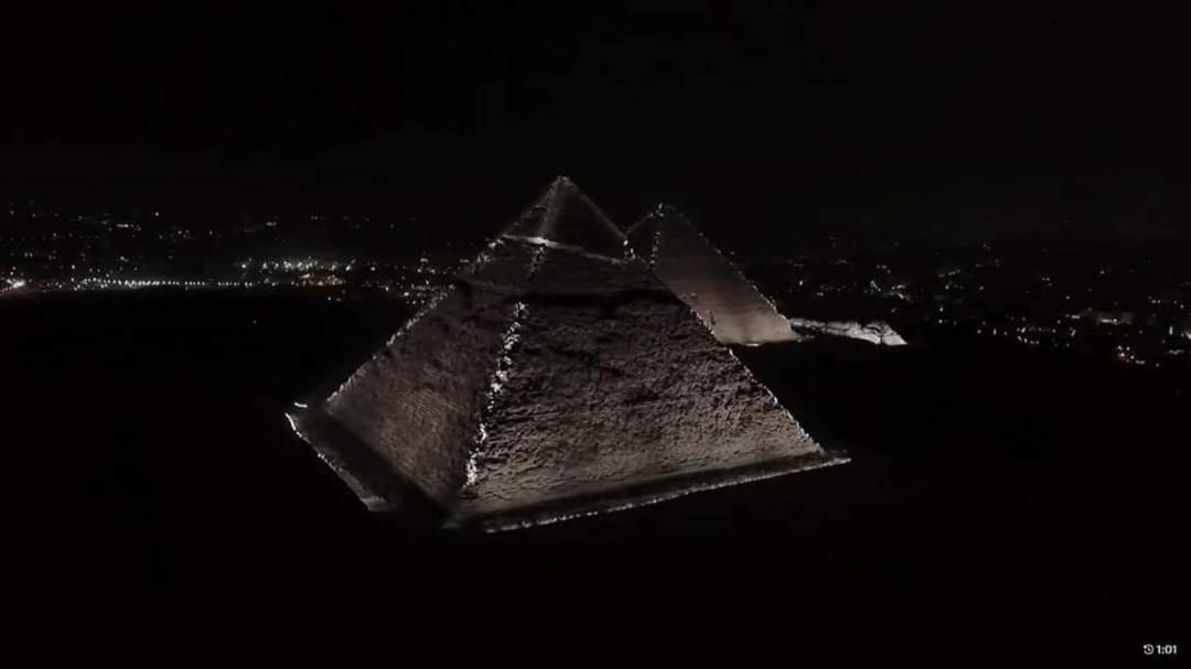 Three pyramids 3 - Housity