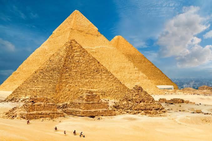 Three pyramids 3 - Housity