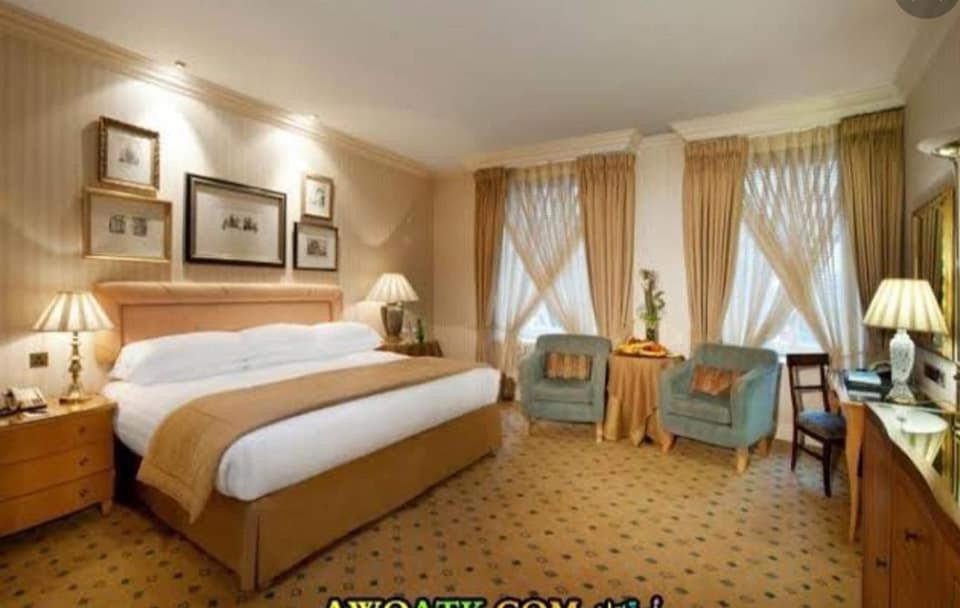Sphinx Hotel - Housity