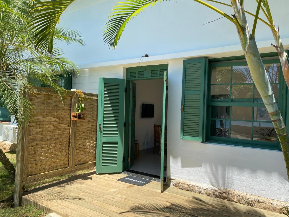 Ampla suíte de frente ao mar no Centro Histórico de Ilhabela - Housity