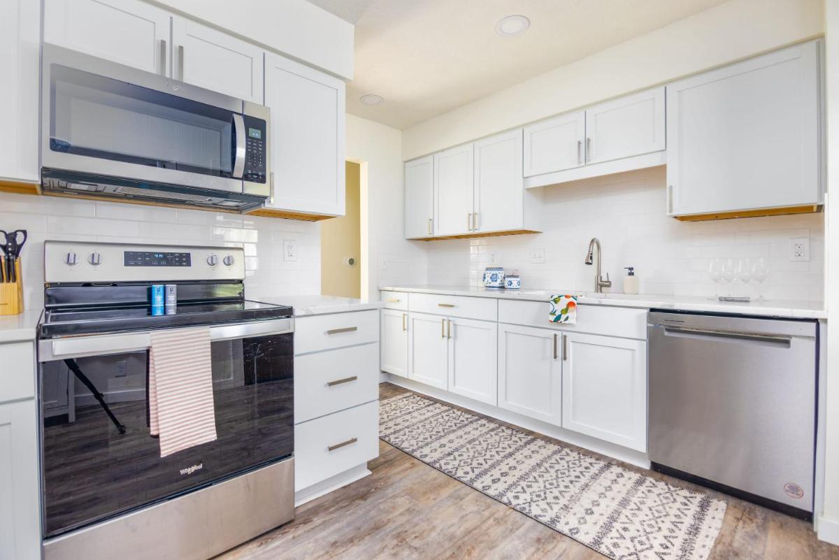 Luxurious Family Friendly 5 Bedroom House - Housity