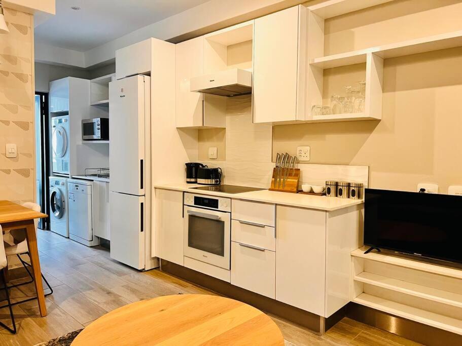 The Regency Cozy Apartment- 629 - Housity