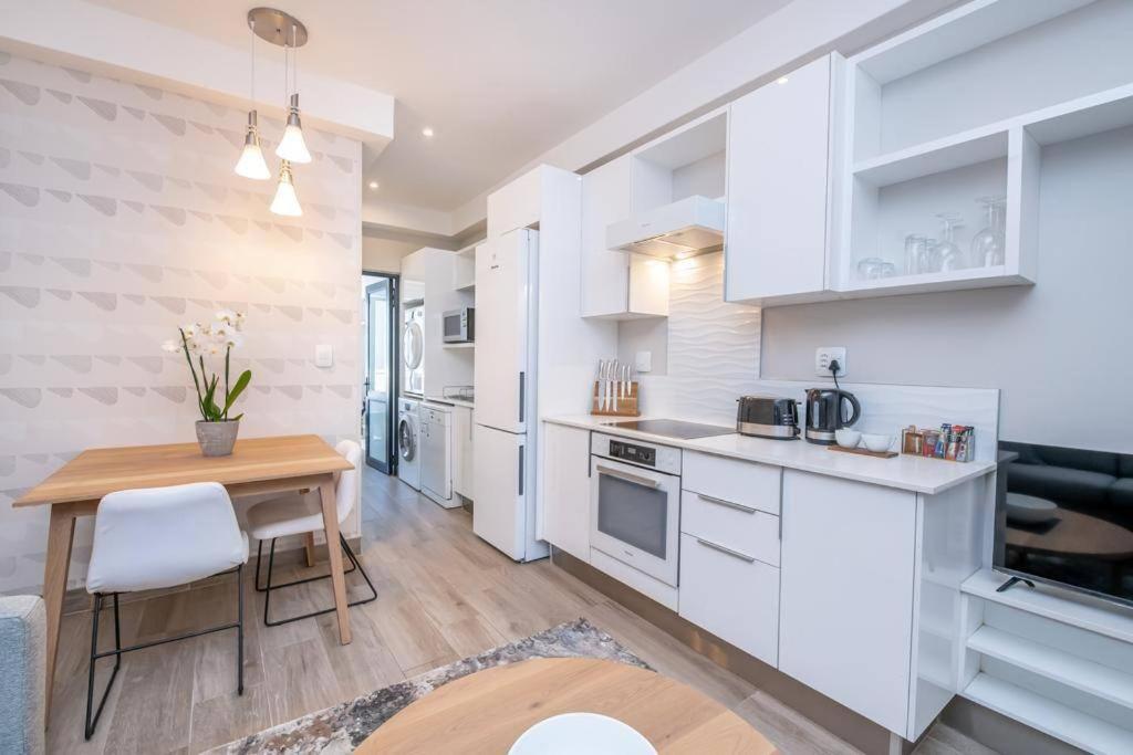 The Regency Cozy Apartment- 629 - Housity