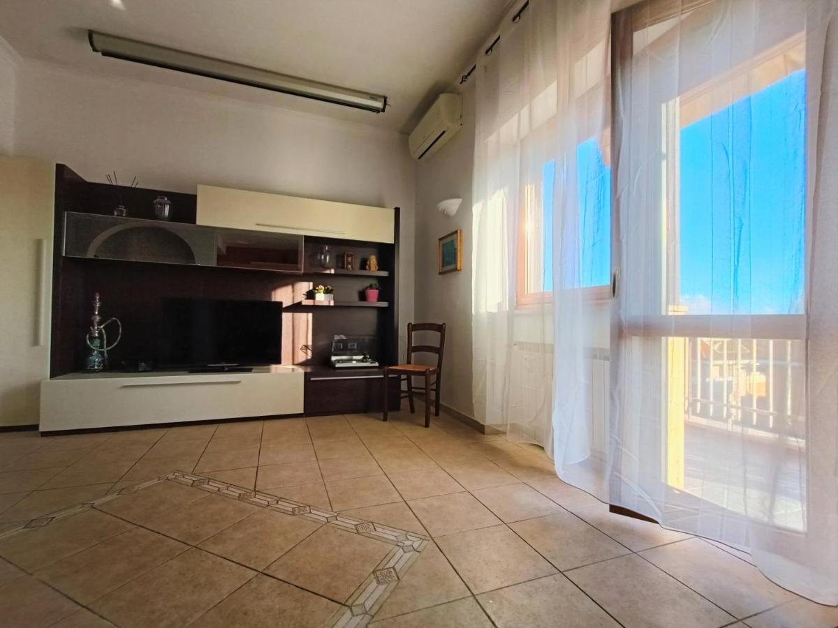 Avellini - Delightful and Spacious Apartment with terrace - near Metro A Cornelia - Housity