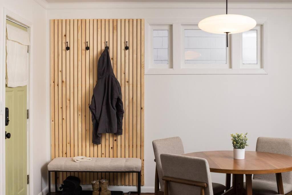 Edge of the Wedge - Rochesters most convenient home - Housity
