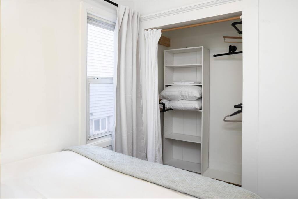Edge of the Wedge - Rochesters most convenient home - Housity