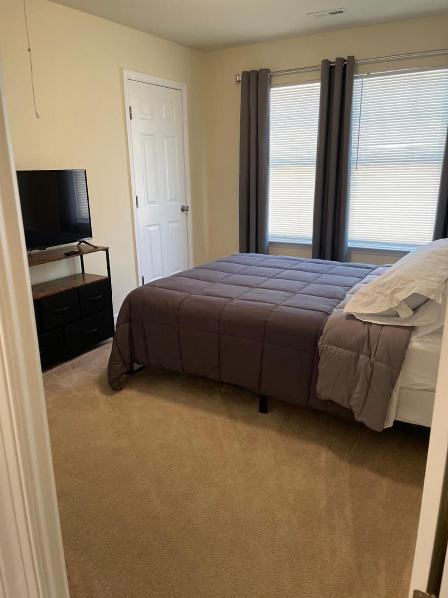 4 bedroom home close to city of Richmond - Housity