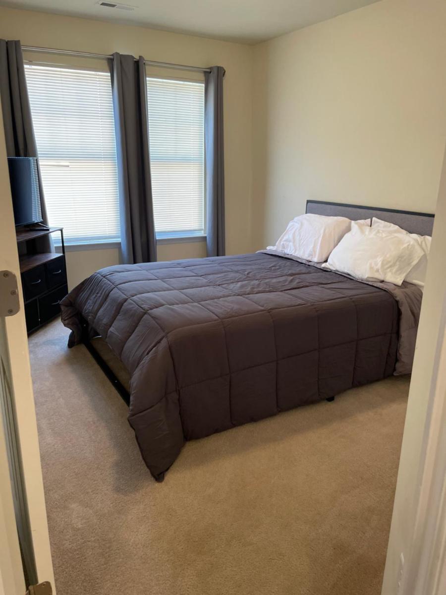 4 bedroom home close to city of Richmond - Housity