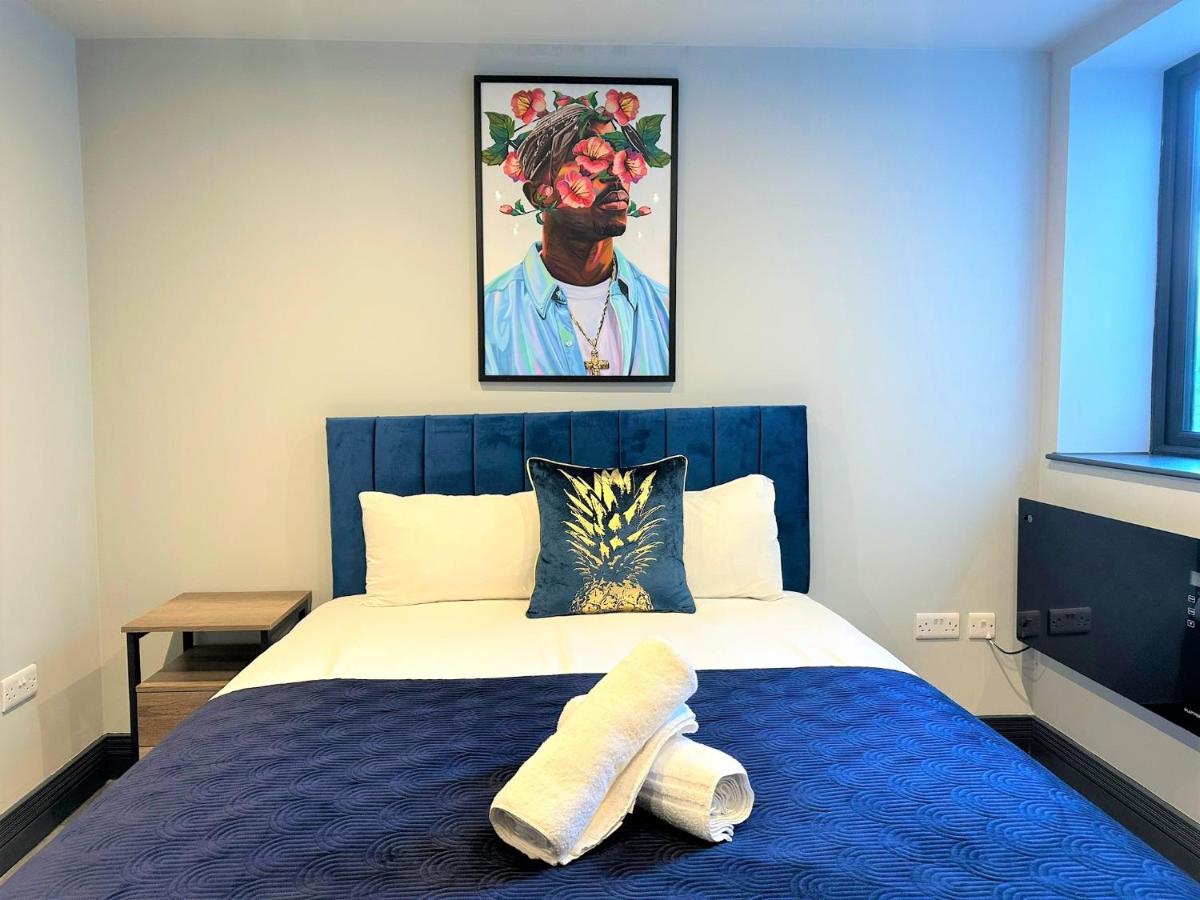 FLASH SALE Super Central Modern Two Bedroom Flat VC - Housity