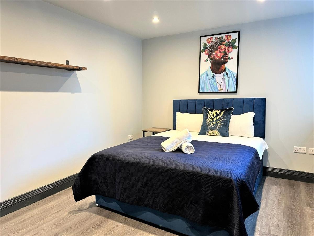 FLASH SALE Super Central Modern Two Bedroom Flat VC - Housity