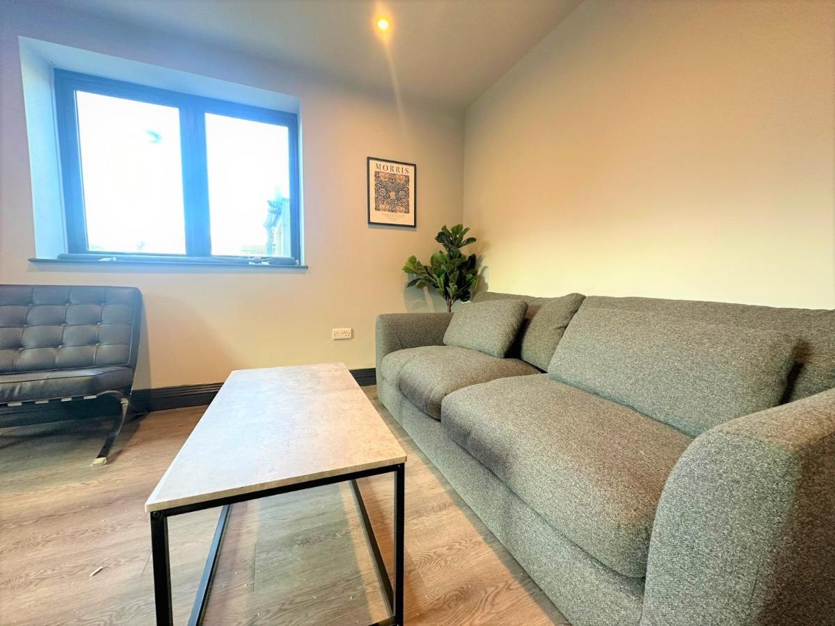 FLASH SALE Super Central Modern Two Bedroom Flat VC - Housity