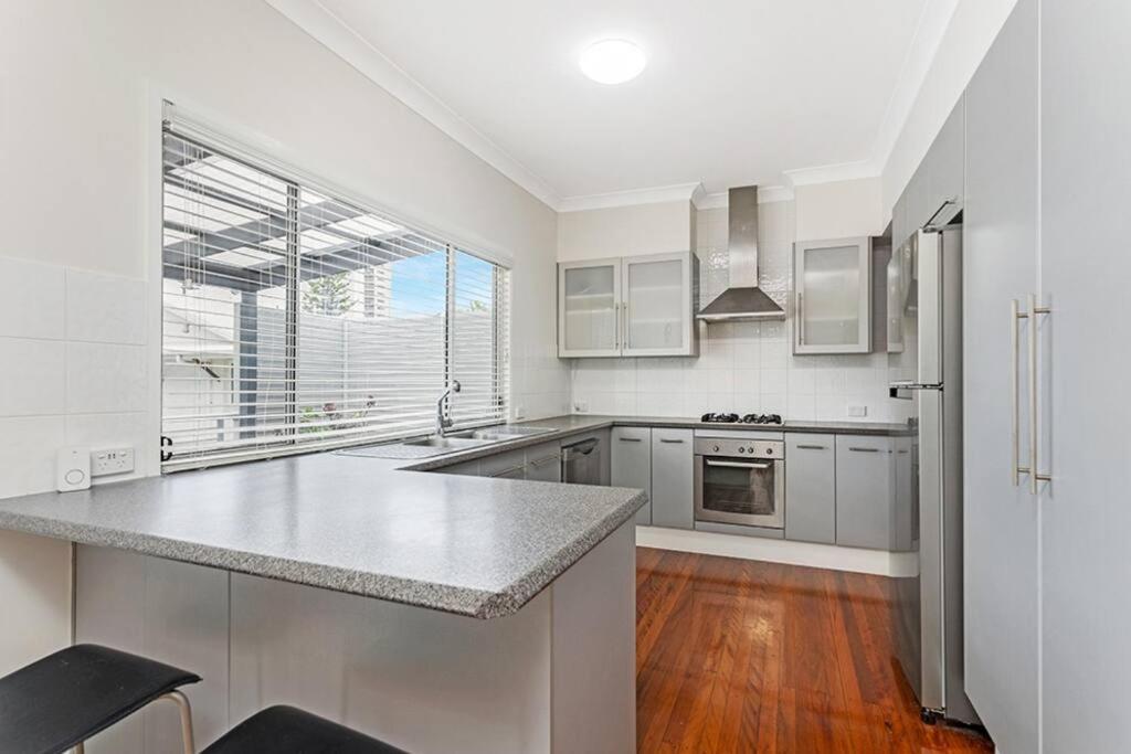 Burleigh Holiday Apartment - Burleigh Letting - Housity