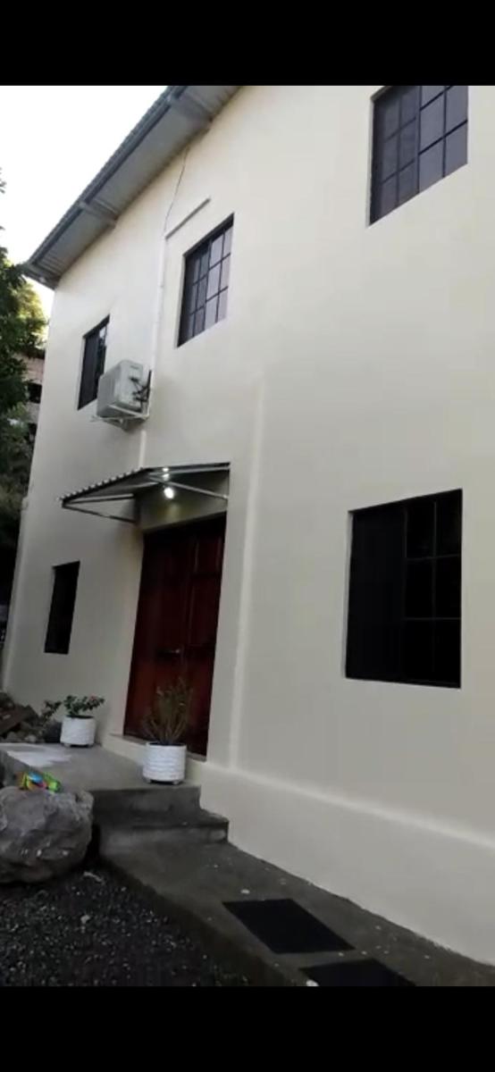 Family Home at Laguna de Olomega - Housity