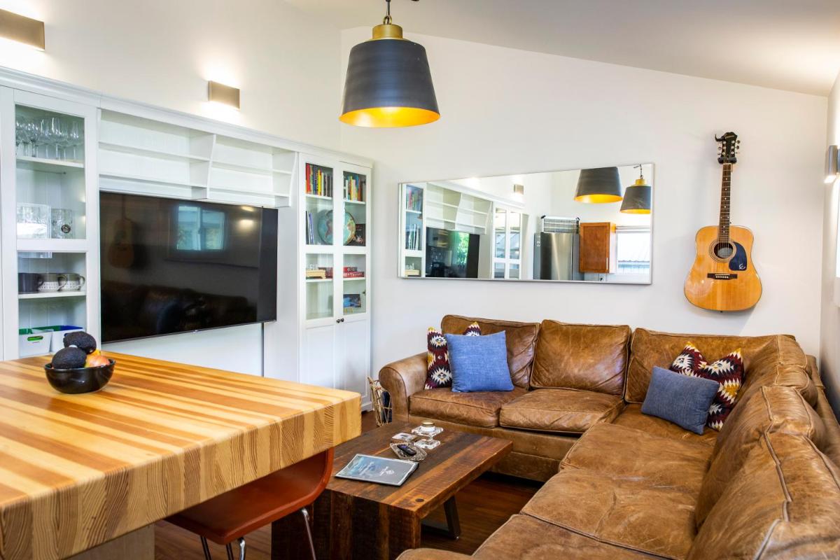 The Revelstuck Hut 2 Bedroom in Downtown Revelstoke - Housity