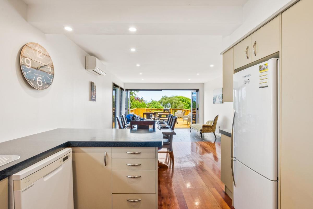 Winara Winner - Waikanae Holiday Home - Housity