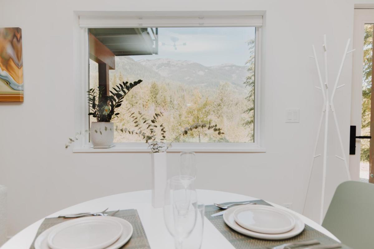 Suitetrails - Serene Mountain Stays - 1 BR suite