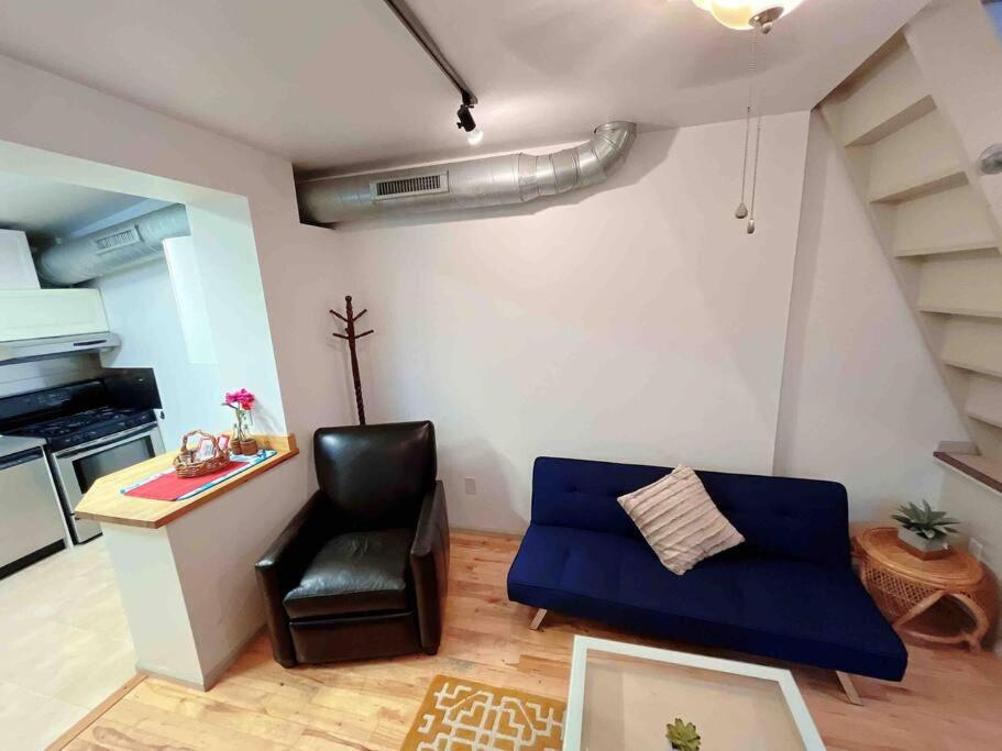 Northern Liberty Lovely 1 bedroom Loft with Patio 2 Queen plus Sofa bed Apt A - Housity