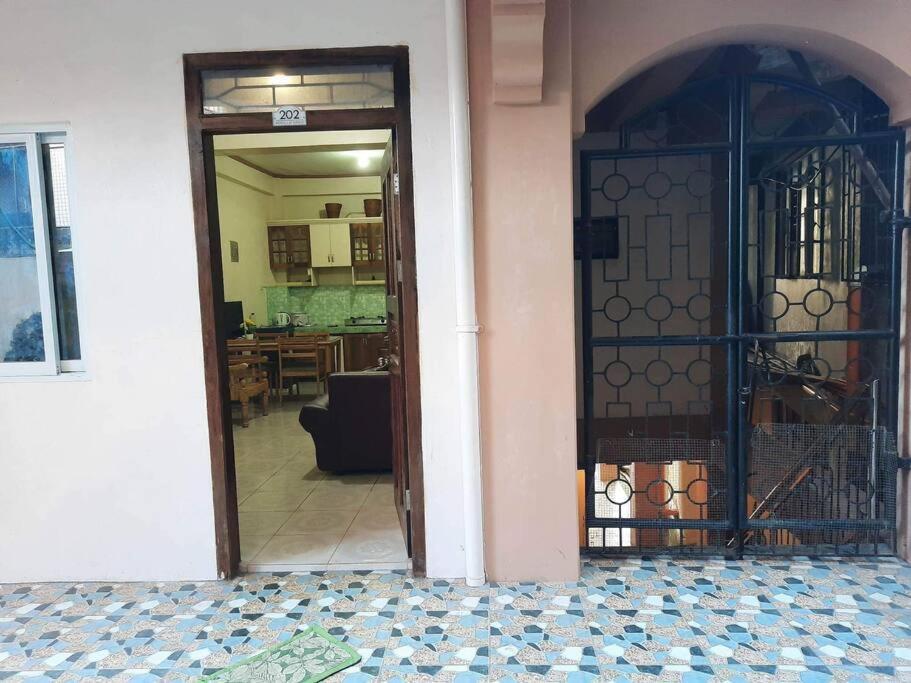 Baguio Cozy Apt w/ 1 free prkng 202 - Housity