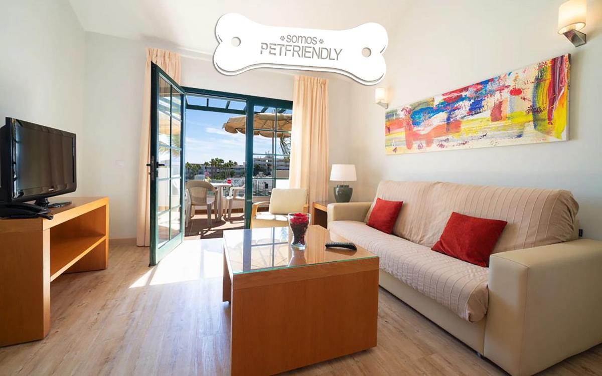 Una televisión o centro de entretenimiento en ILUNION Costa Sal Lanzarote