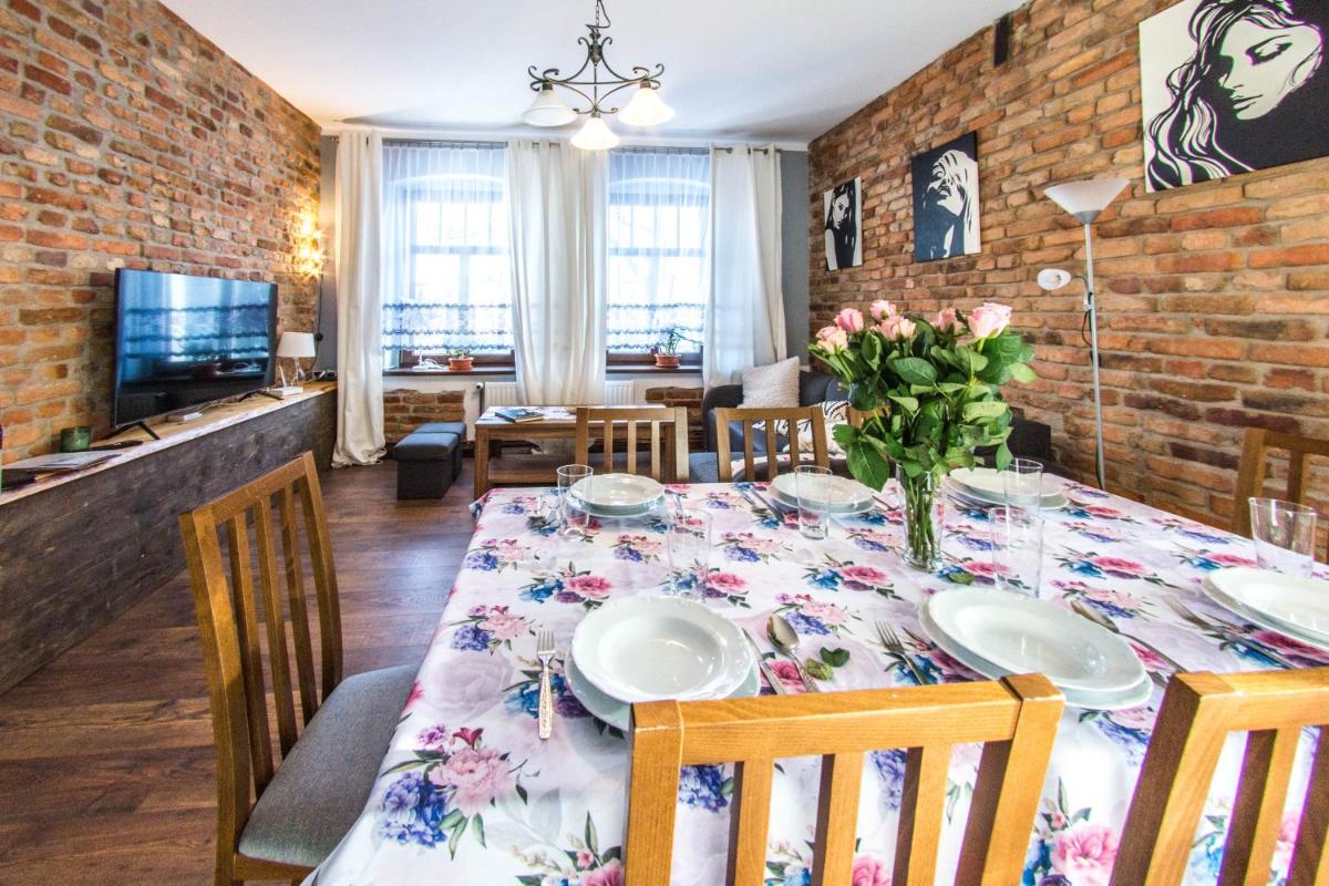 Apartamenty Izerskie - ul. Wczasowa 8 - Housity