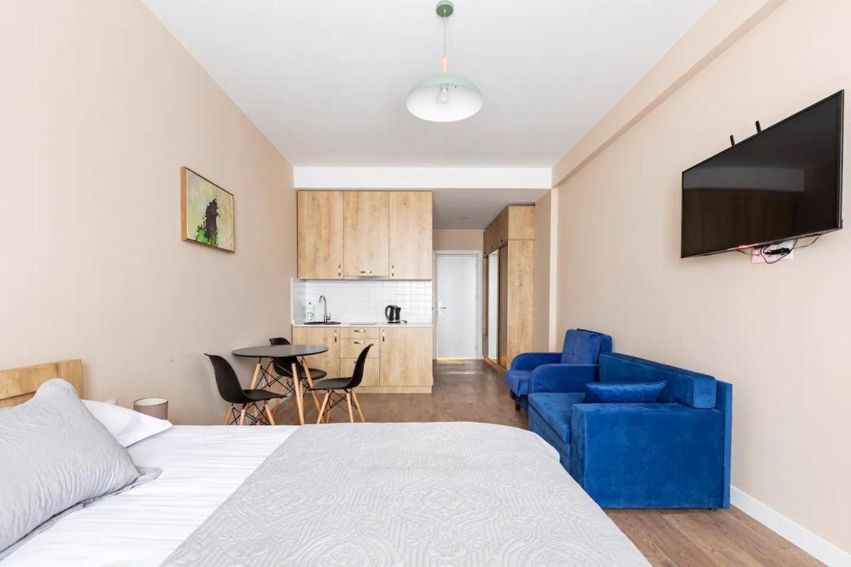 New Gudauri, Alpic - Ski Resort at Your Doorstep - Stylish & Comfy Ski Apartment with ski-depot and Stunning Mountain Views - Housity