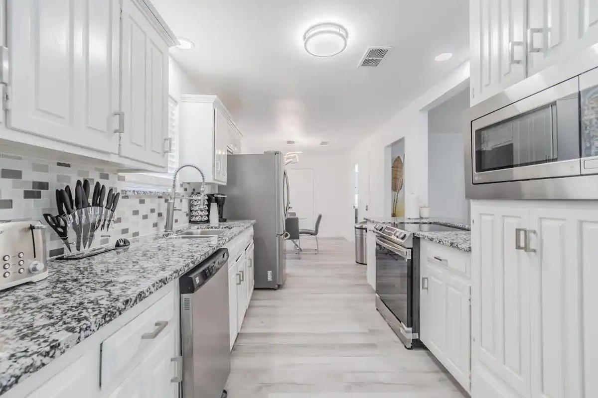 Suitetrails - Recently remodeled Luxury house with pool and spa