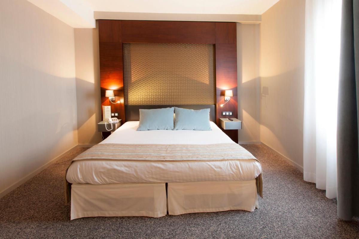 Un ou plusieurs lits dans un hébergement de l'établissement Alysson Hôtel