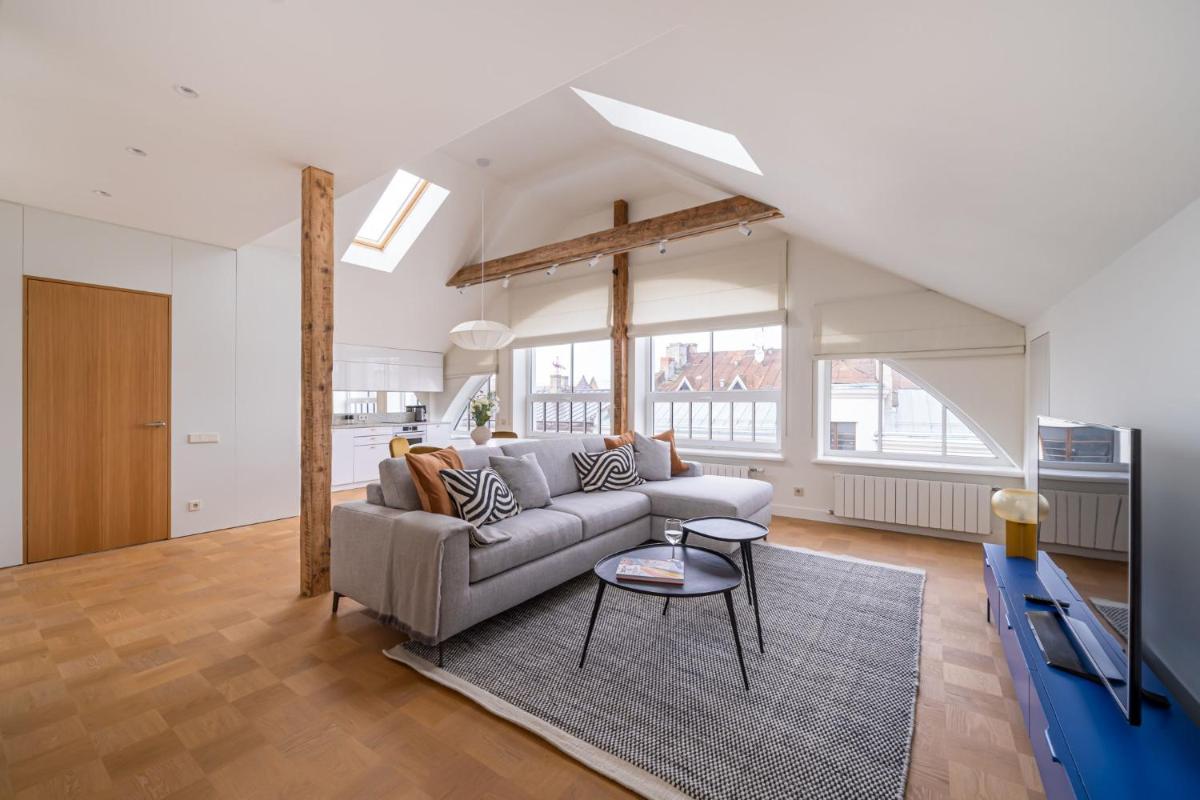 Bright Designer Apartment In City Centre - Housity
