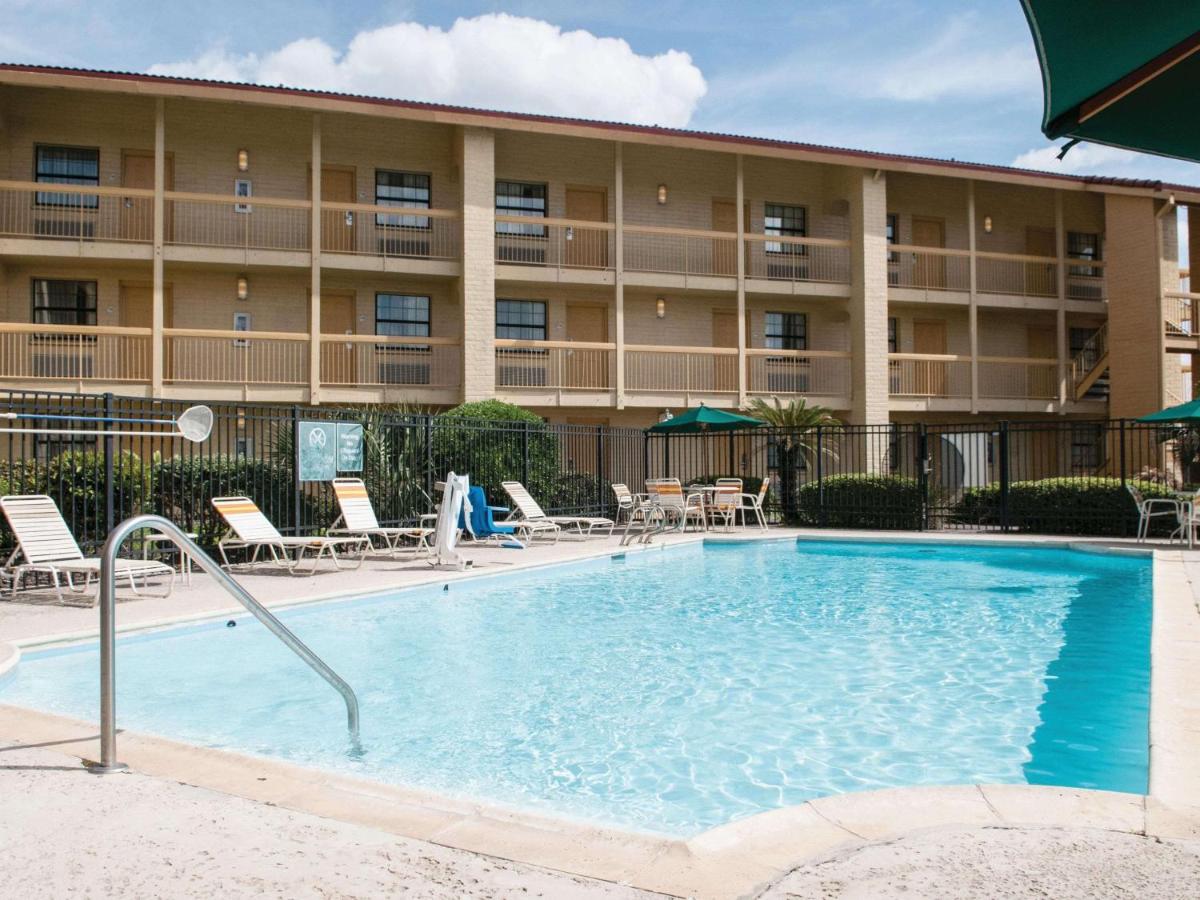 La Quinta Inn by Wyndham New Orleans Veterans / Metairie - Housity
