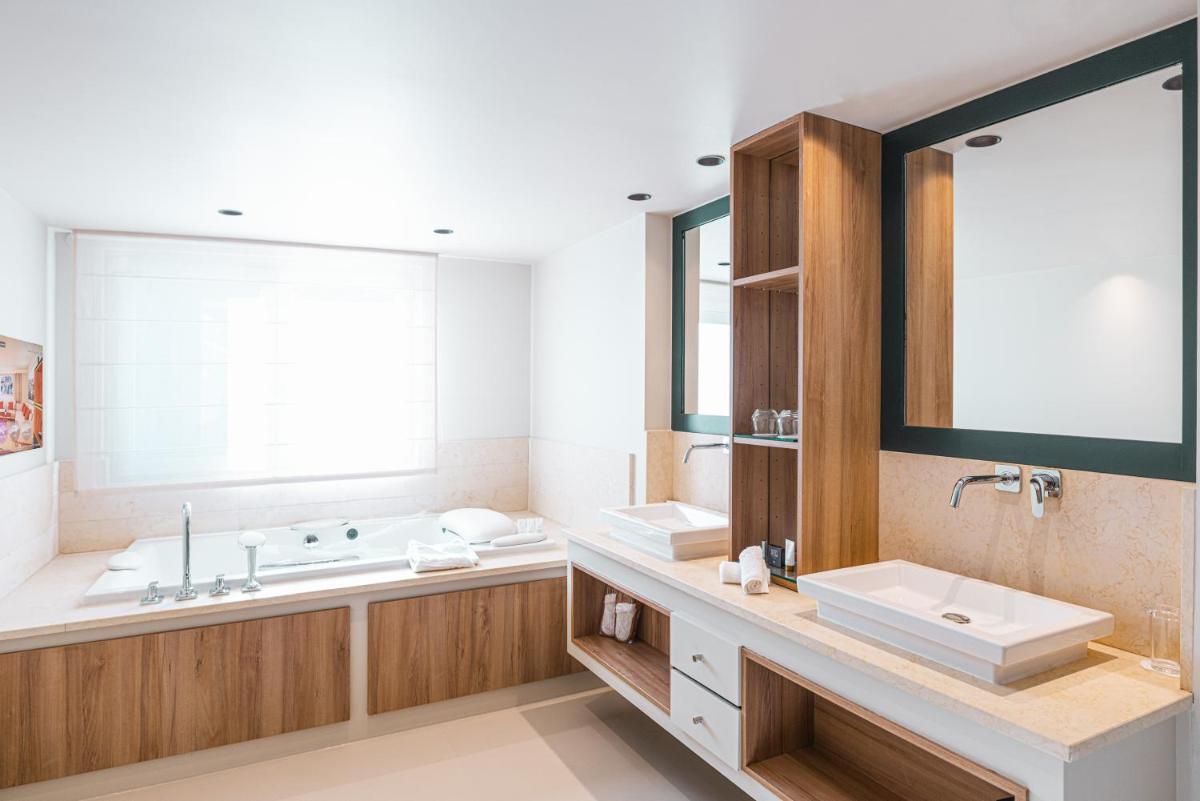Salle de bains dans l'établissement Les Suites de la Potinière