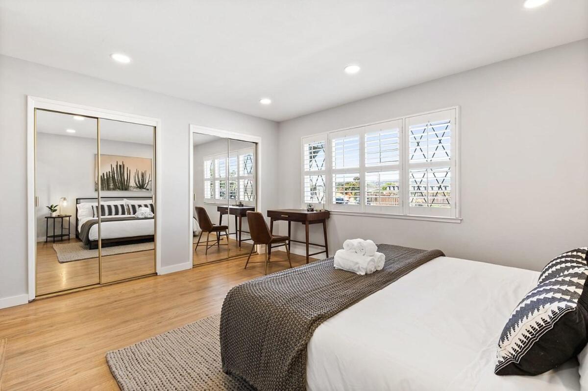 @ Marbella Lane - Cozy 3BR Lakeview Home with Pool - Housity
