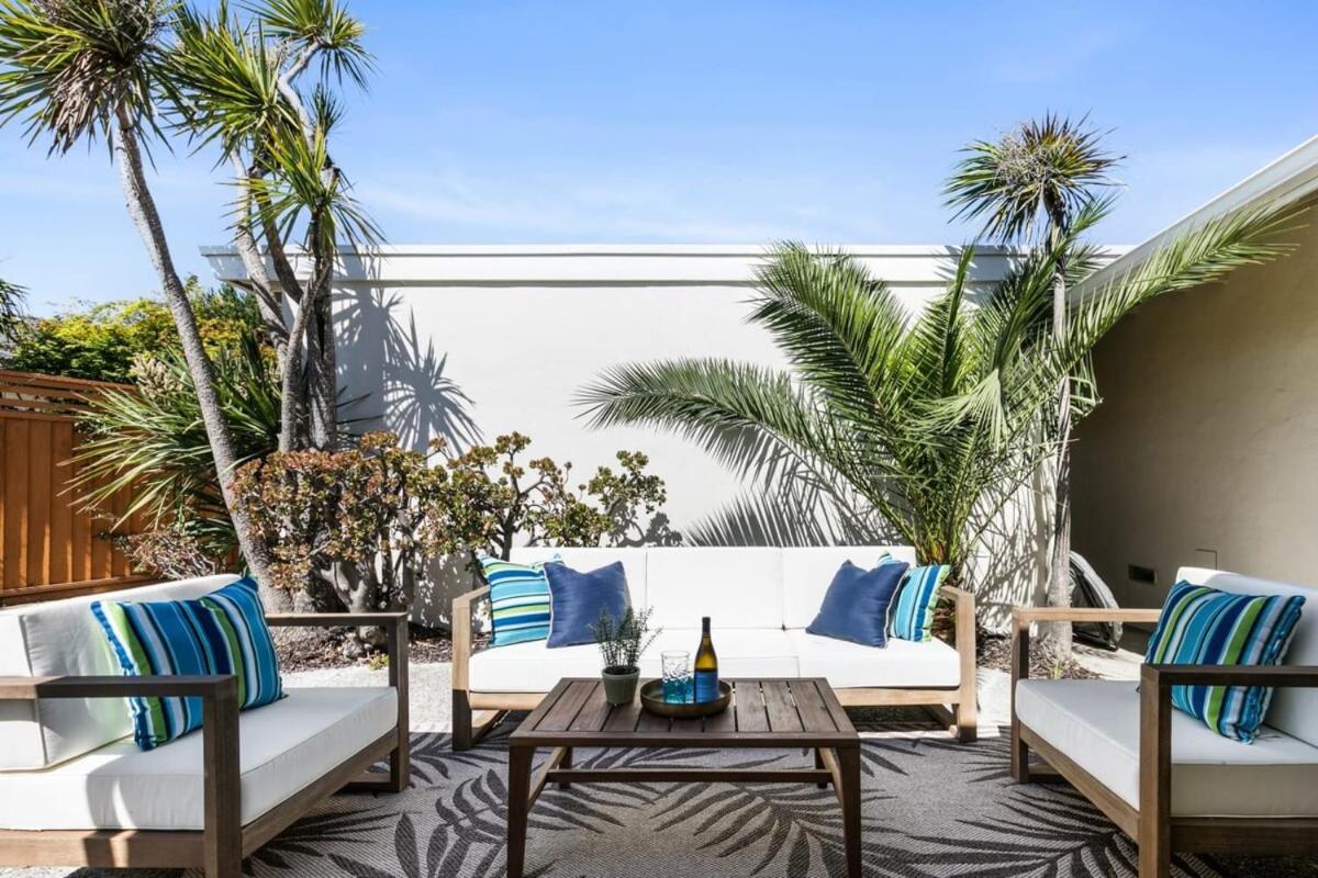 @ Marbella Lane - Cozy 3BR Lakeview Home with Pool - Housity