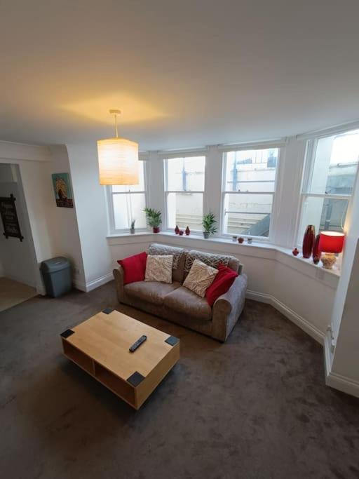 Seafront apartment in Eastbourne - Housity