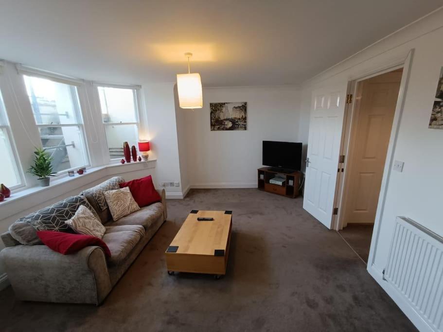 Seafront apartment in Eastbourne - Housity