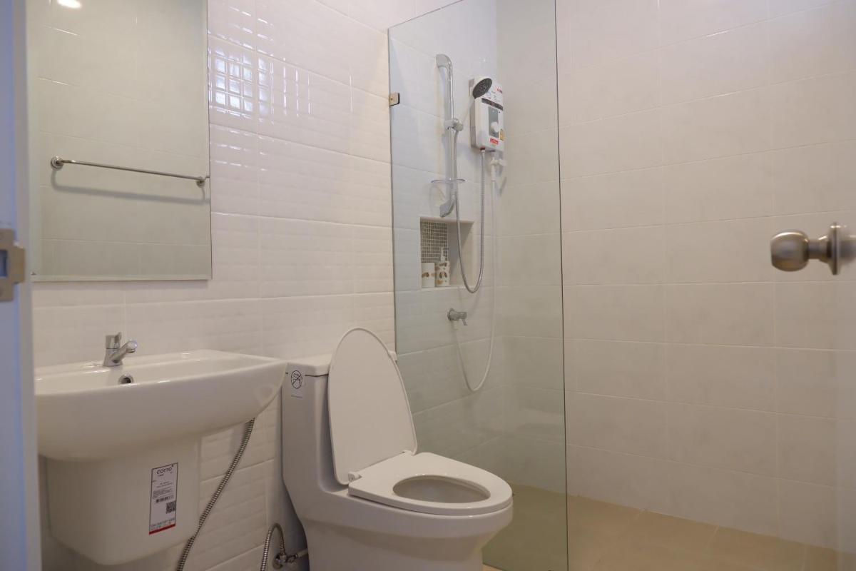 Suitetrails - LARGE & QUIET 3bd Home with Security & Pool