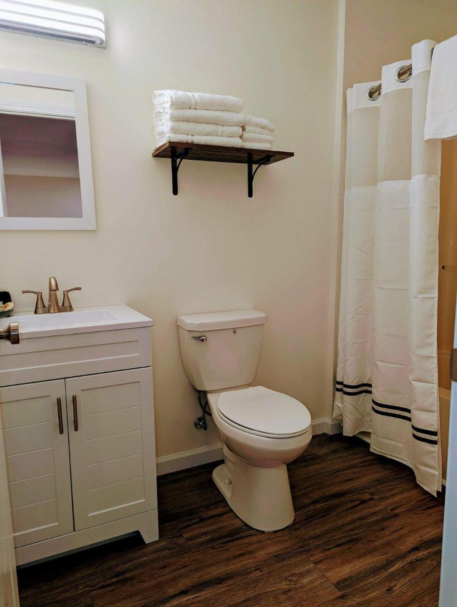 The Honey Bee Motel - Housity