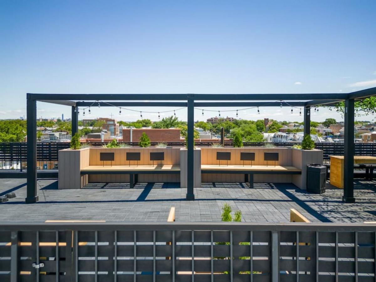 Chic Mezzanine Loft with Rooftop and Shoreline Nearby at 