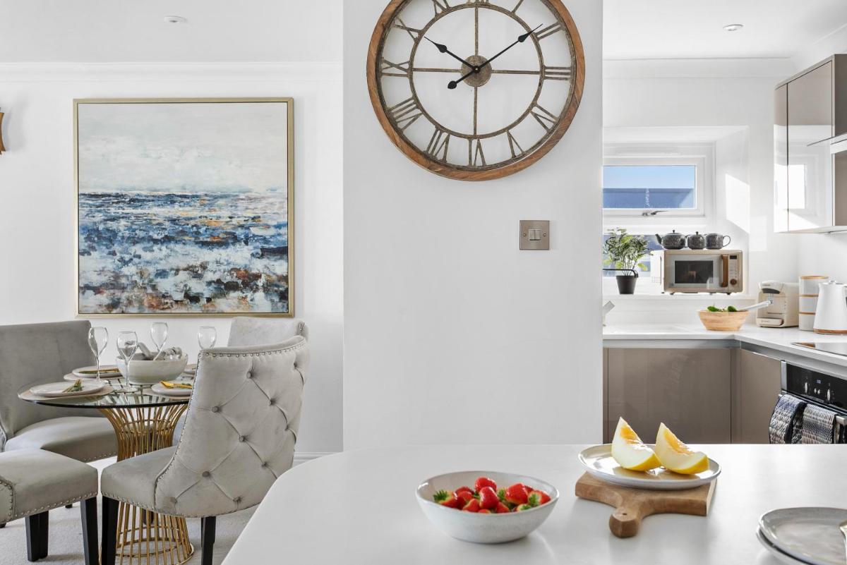 Seaview Suite at The Corbyn Apartments - Housity