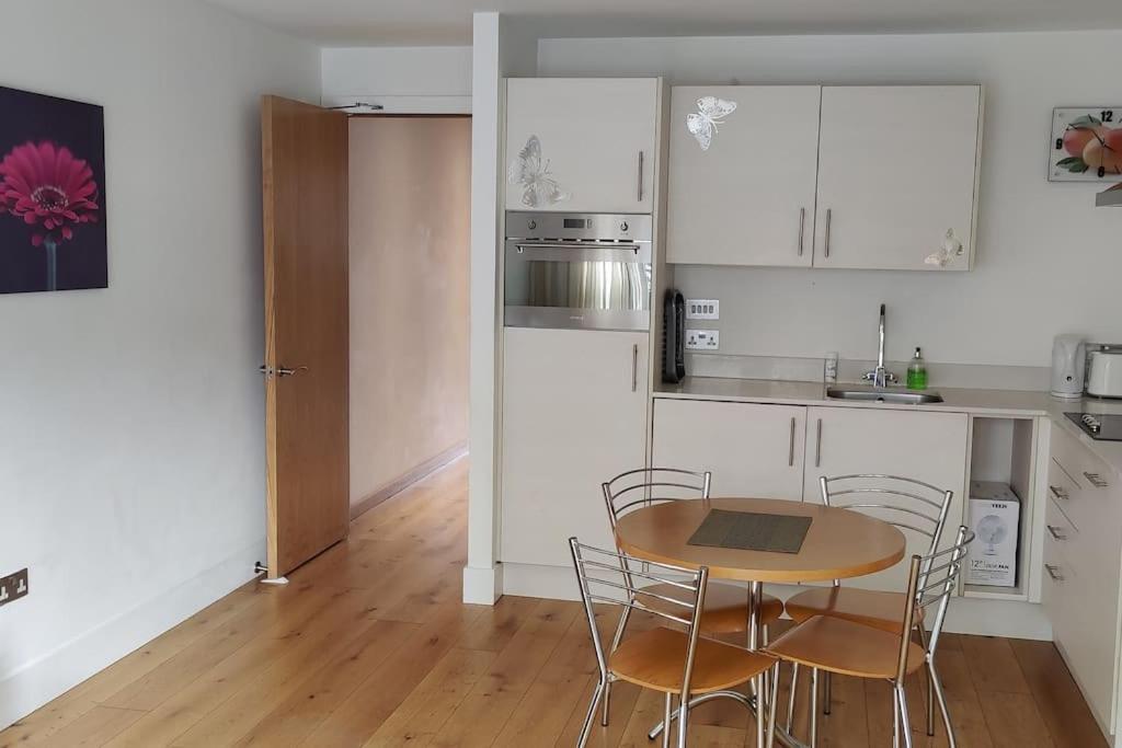 Modern, City Centre 1 Bed, Ground Floor Apartment - Housity