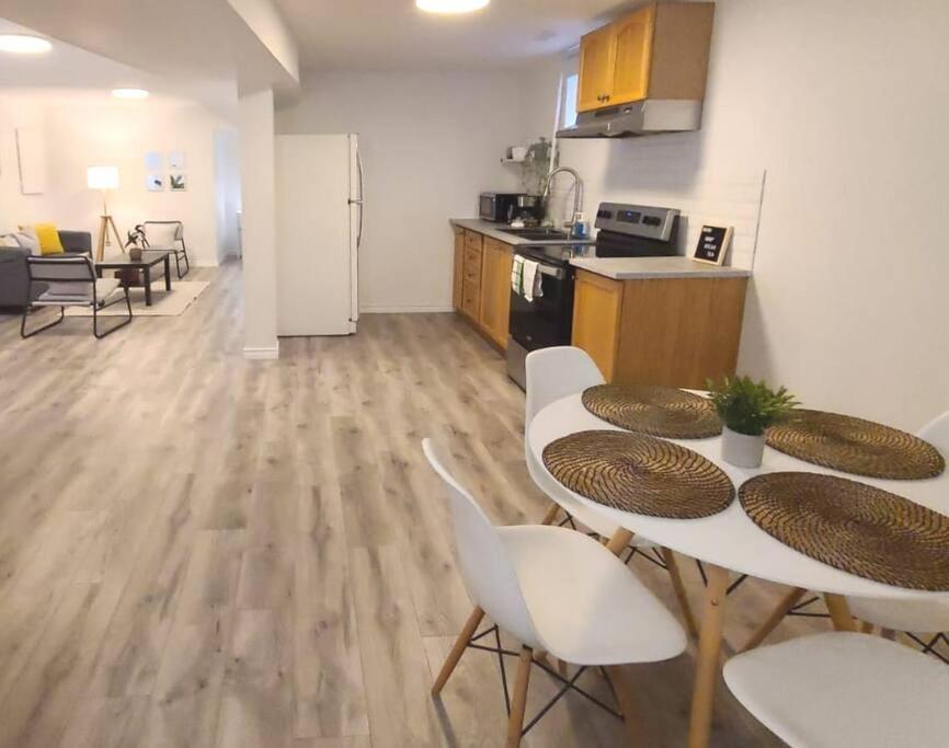 Cozy 2-bedroom lower unit! - Housity
