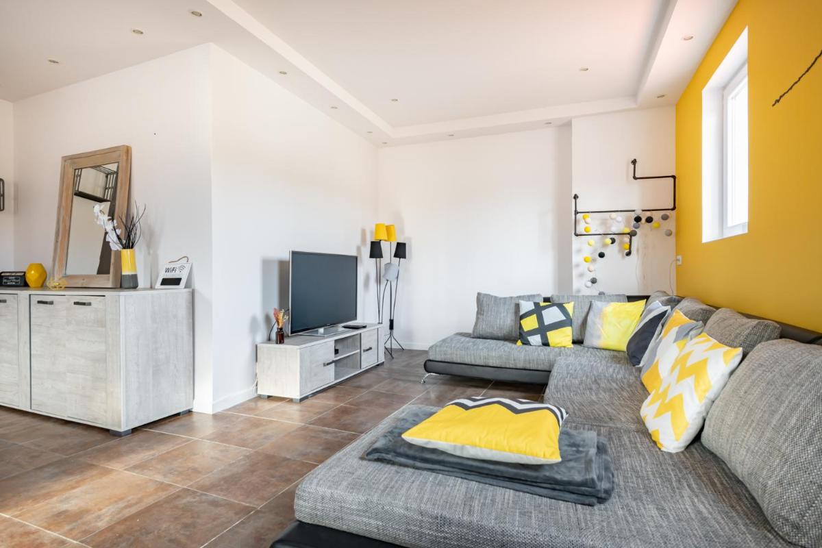 SUD PASSION - Lieutaud - Calme - 3 chambres - Linge hôtelier - Lumineux - Fibre - Housity