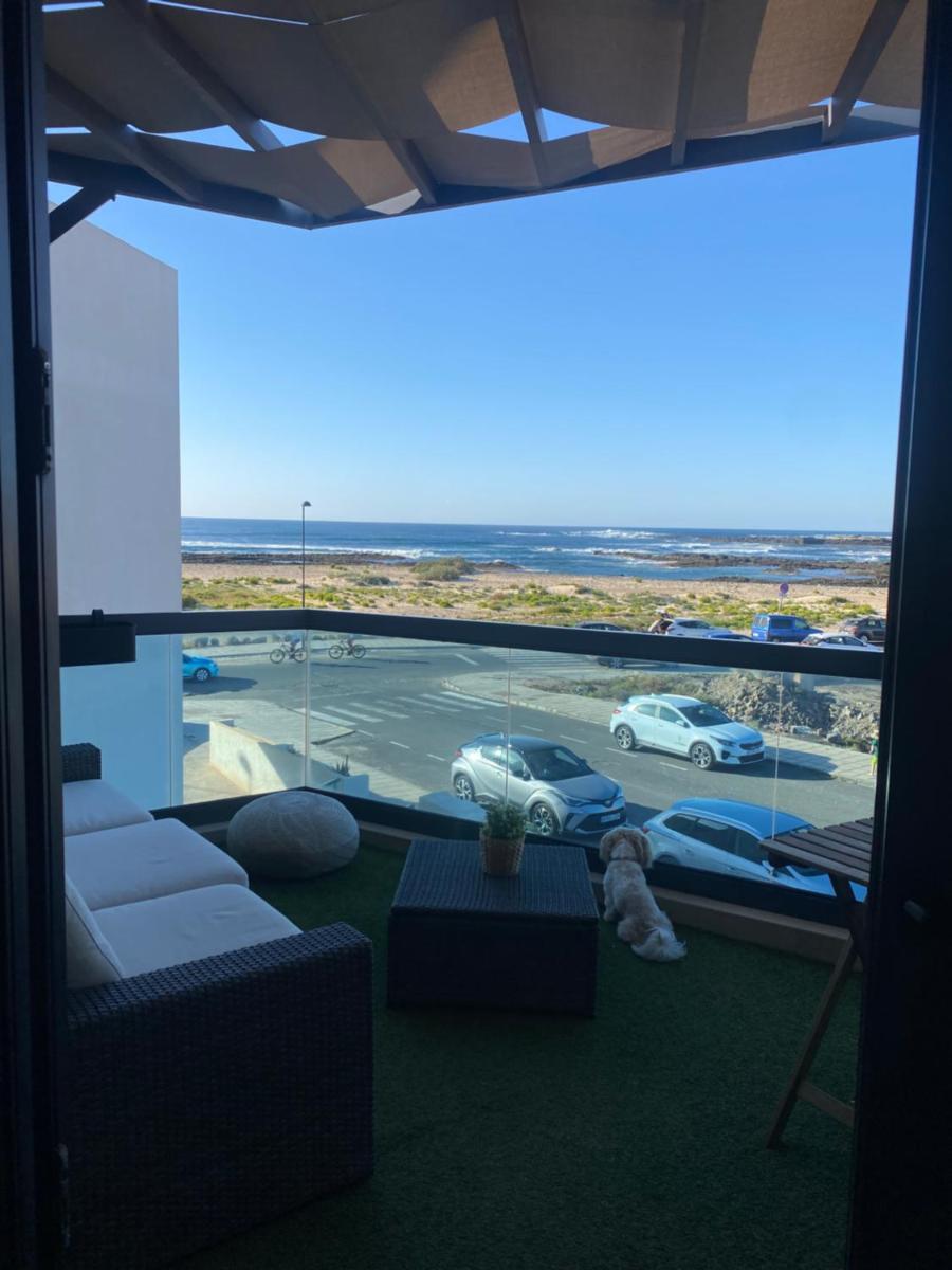 Apartamento Villa Bruno con vistas al mar, primera línea de playa - Housity