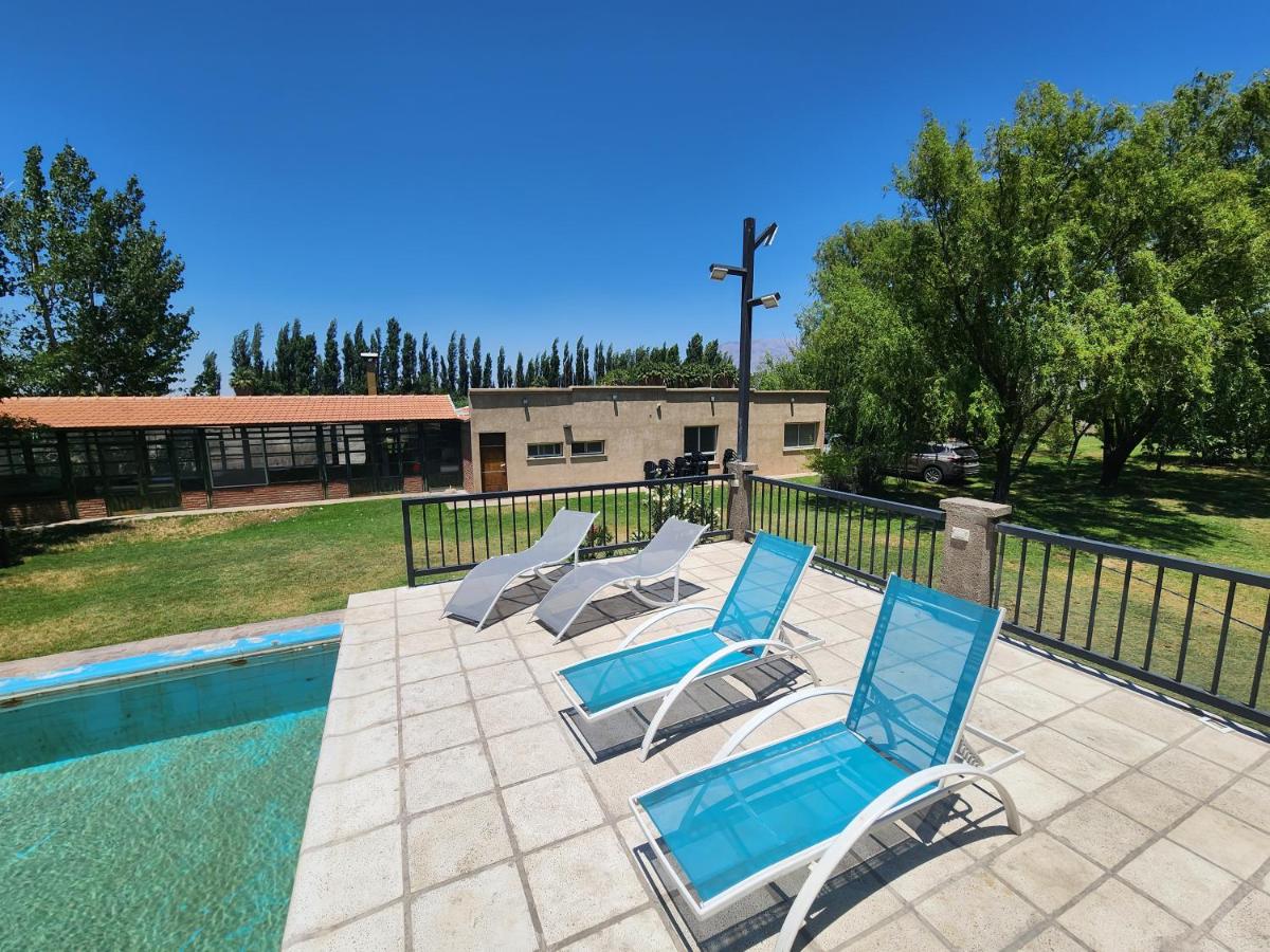 Casa quinta en Pocito con pileta quincho cancha de futbol - Housity