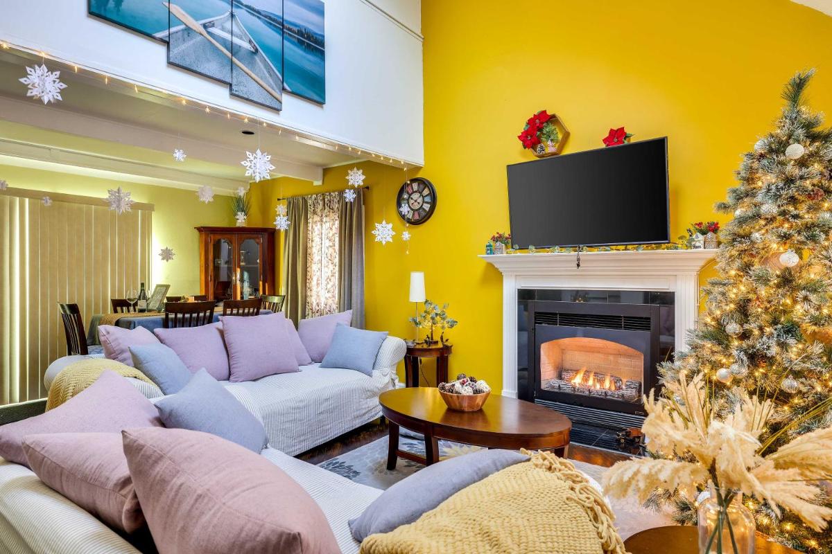 Cozy Pet-Friendly Cabin with Sauna - Near Skiing! - Housity