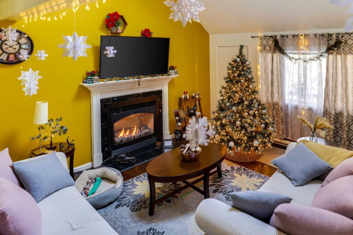 Cozy Pet-Friendly Cabin with Sauna - Near Skiing! - Housity