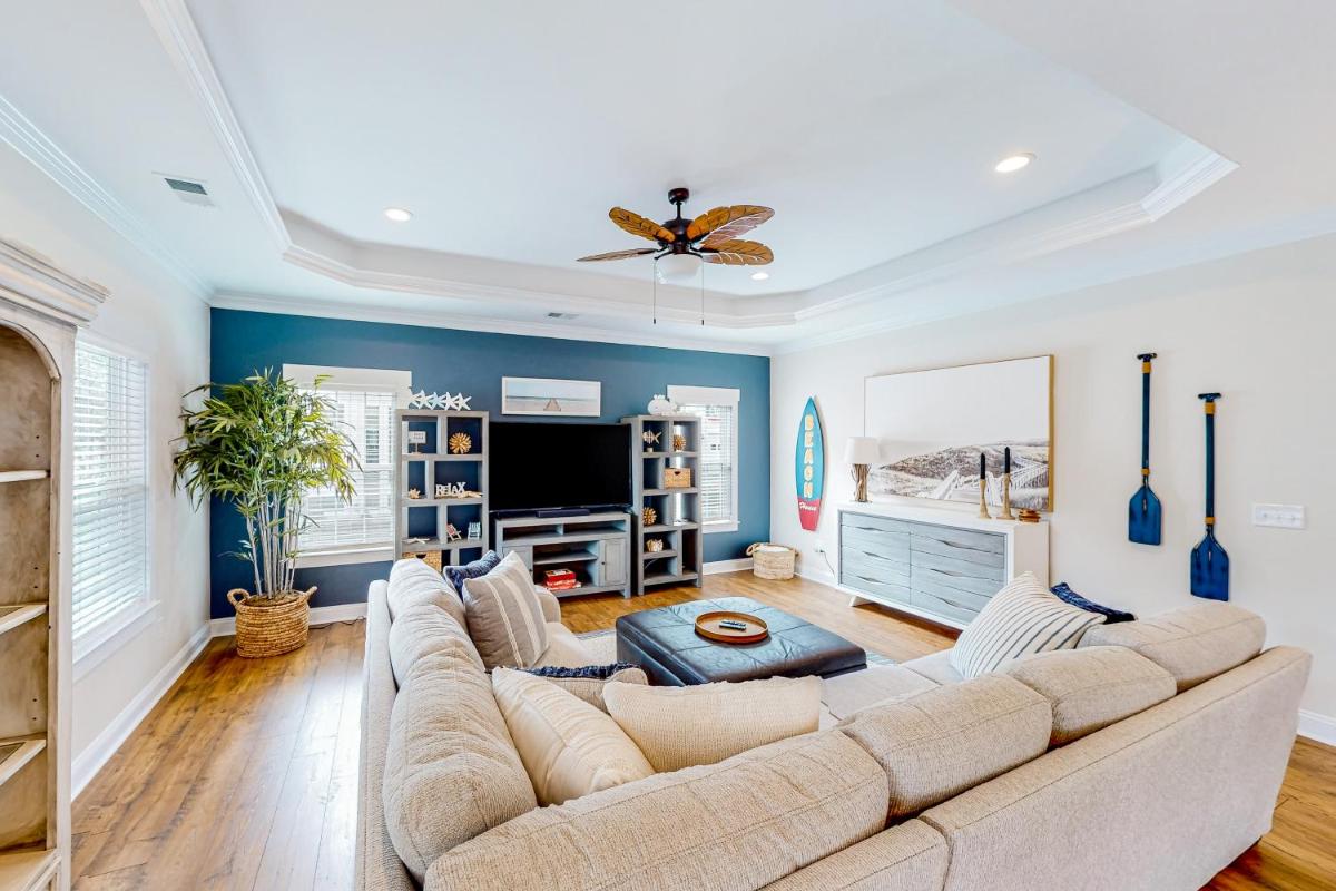 Beachy Elegance - Housity