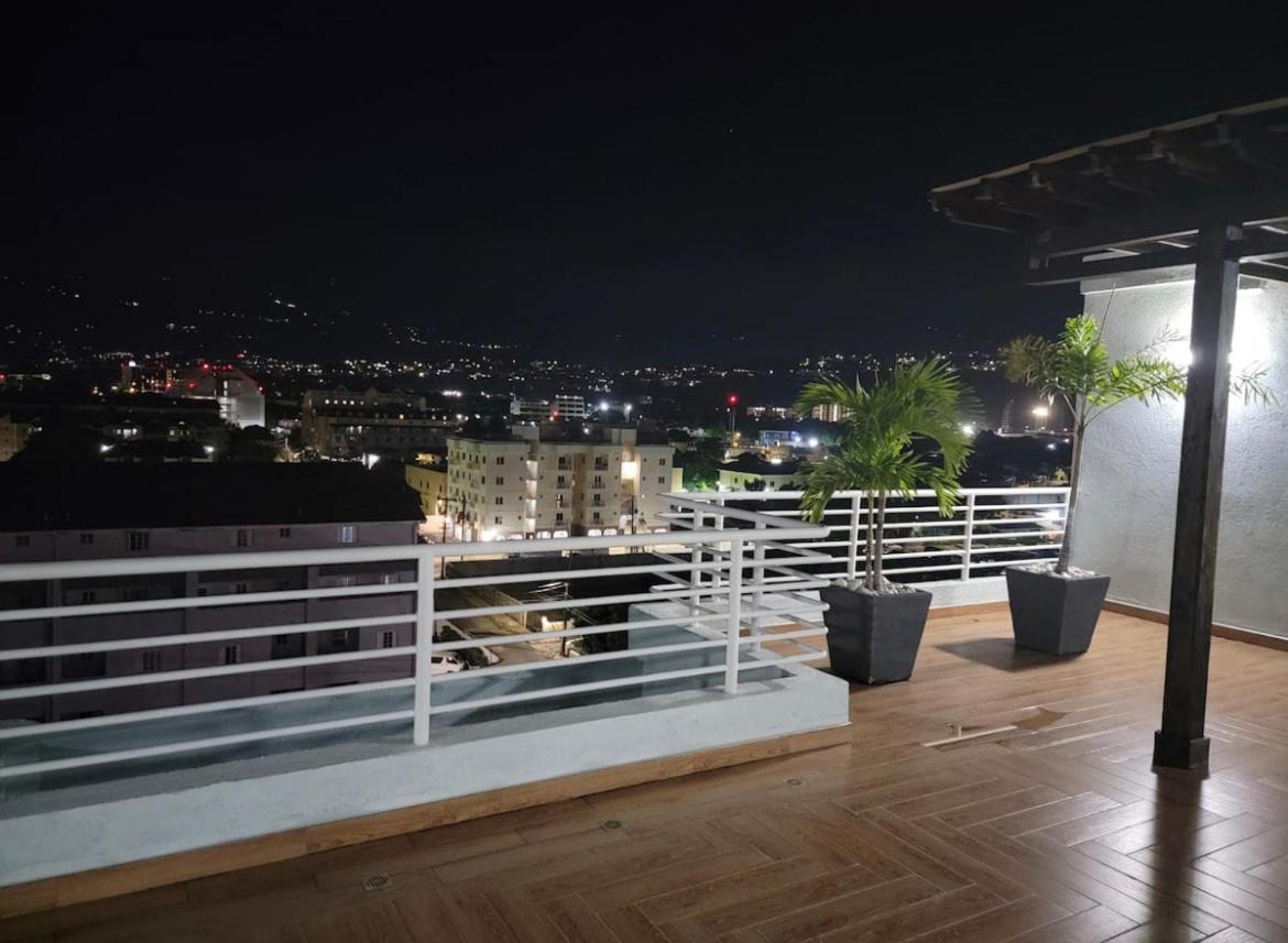 Luxury Apartment with Pool - Kensington Gate - New Kingston - Housity